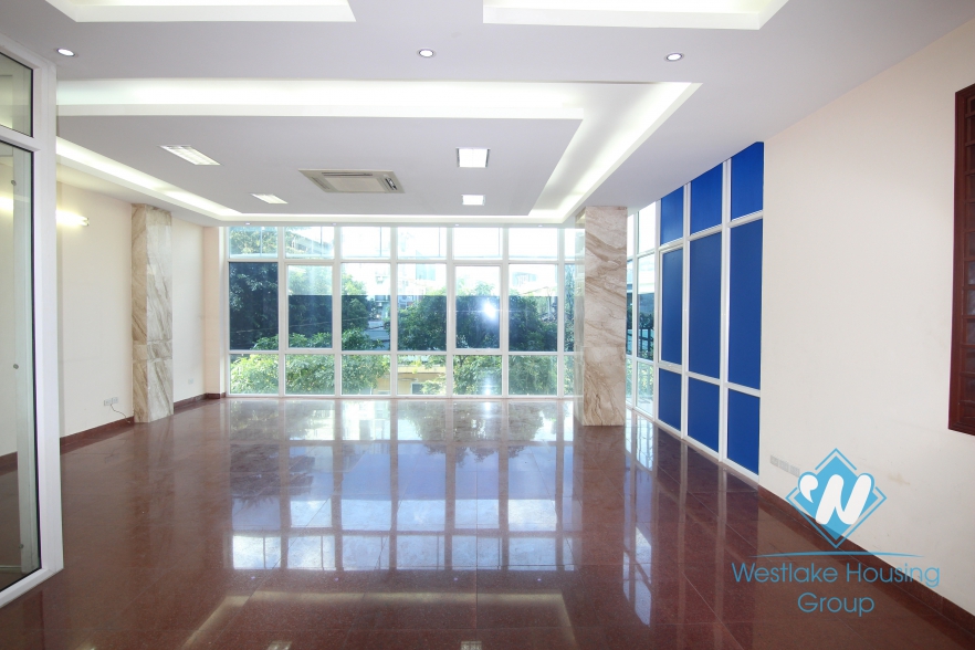 A large office for rent in Dong Da,Hanoi.